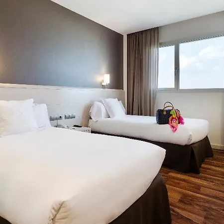 Hotel Azz Valencia Tactica 4*
